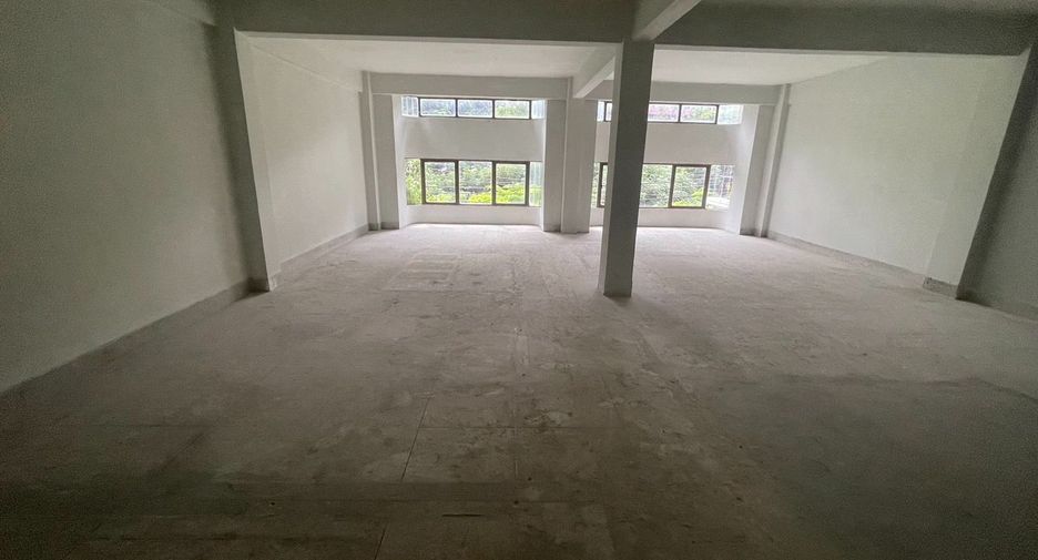 For rent 6 bedrooms retail Space in Watthana, Bangkok