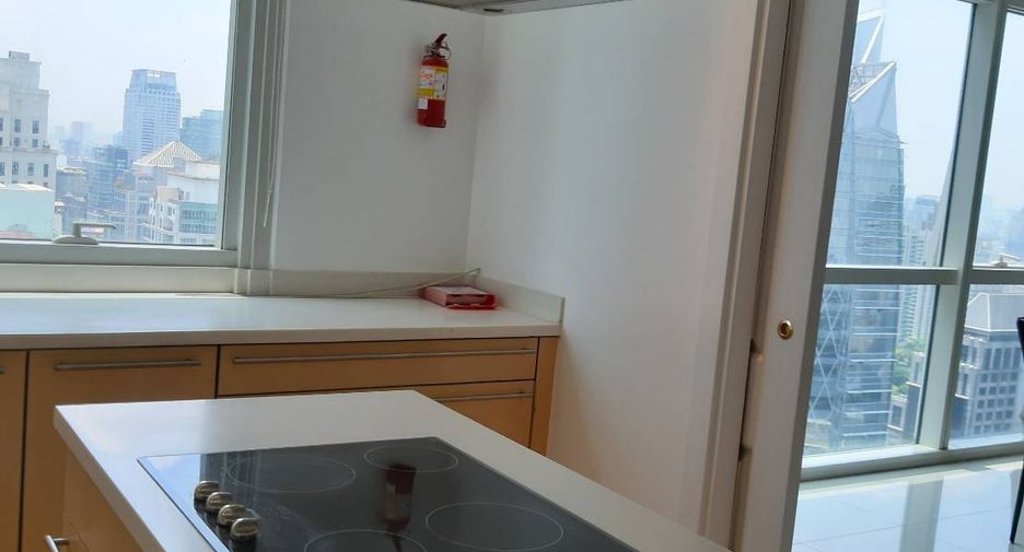 For rent 3 bedrooms condo in Pathum Wan, Bangkok