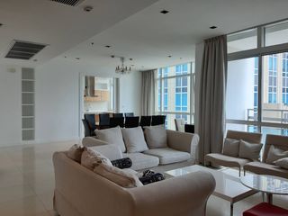 Wohnung zur Miete mit 3 Zimmer in Pathum Wan, Bangkok
