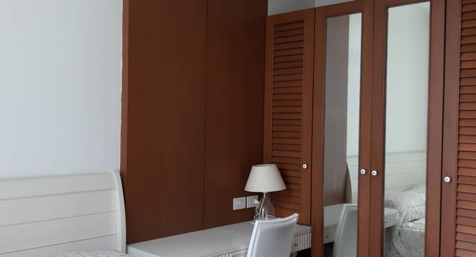 For rent 3 bedrooms condo in Pathum Wan, Bangkok