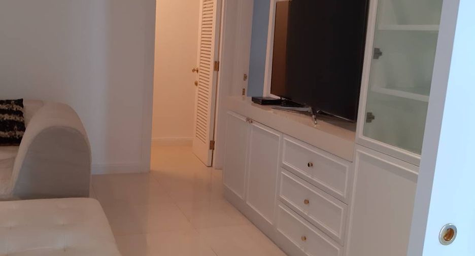For rent 3 bedrooms condo in Pathum Wan, Bangkok