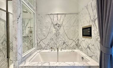 For sale 2 bedrooms condo in Pathum Wan, Bangkok