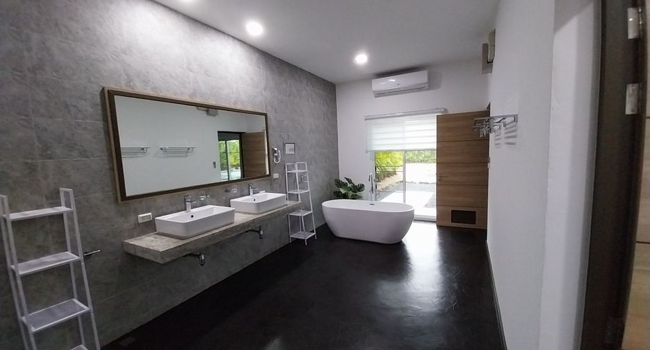 For sale 4 bedrooms house in Takua Pa, Phang Nga