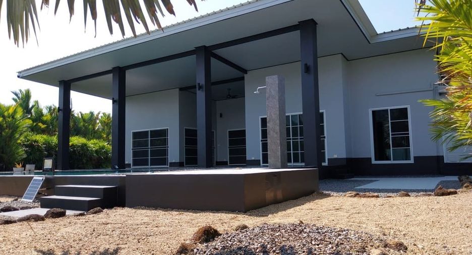 For sale 4 bedrooms house in Takua Pa, Phang Nga