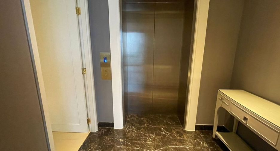 For rent and for sale 2 bedrooms condo in Khlong Toei, Bangkok