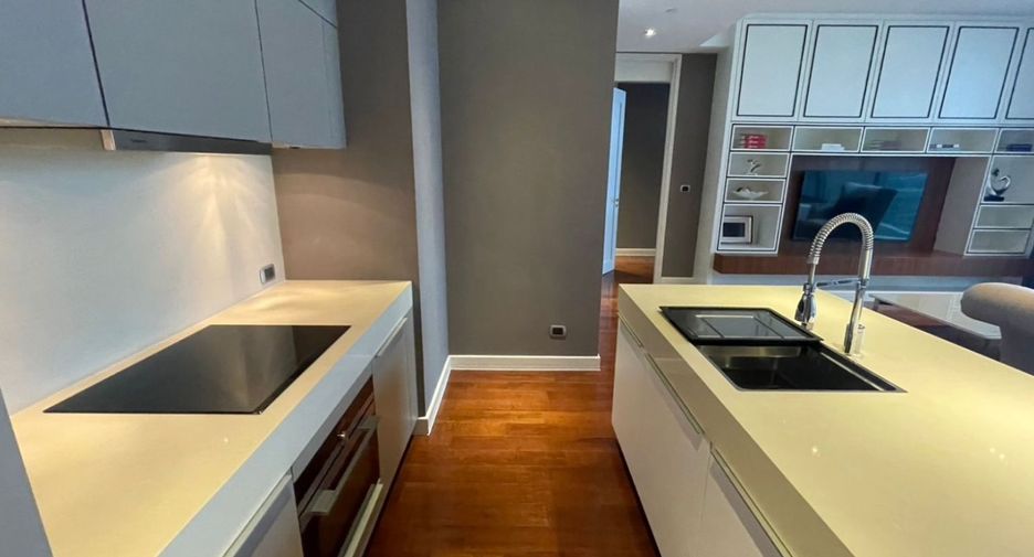For rent and for sale 2 bedrooms condo in Khlong Toei, Bangkok