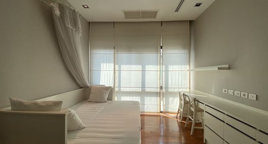 Apartamento en alquiler y en venta de 4 habitaciones en Huai Khwang, Bangkok