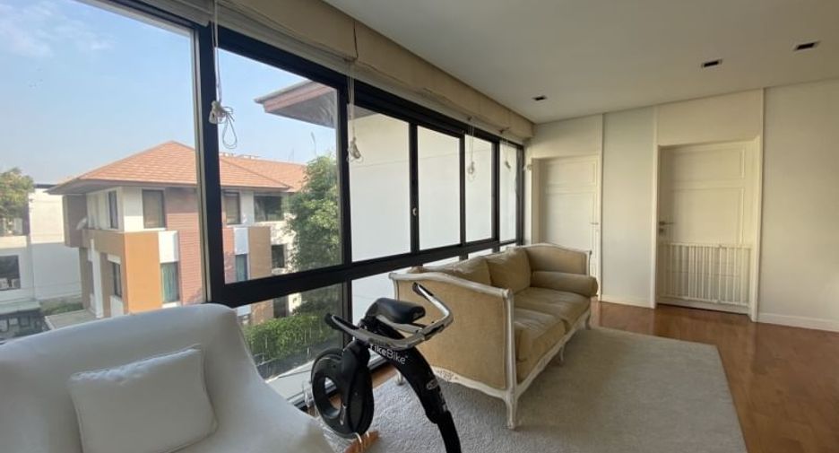 Apartamento en alquiler y en venta de 4 habitaciones en Huai Khwang, Bangkok