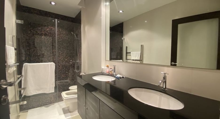 Apartamento en alquiler y en venta de 4 habitaciones en Huai Khwang, Bangkok