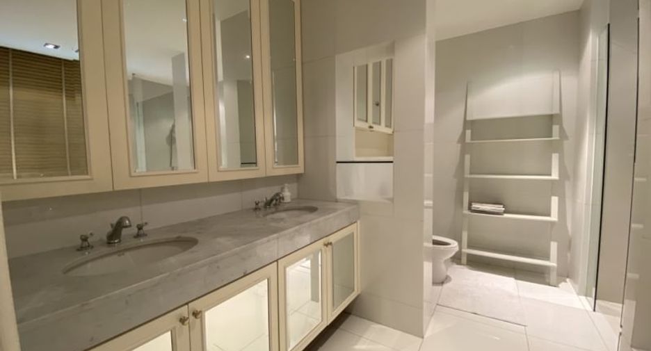 Apartamento en alquiler y en venta de 4 habitaciones en Huai Khwang, Bangkok