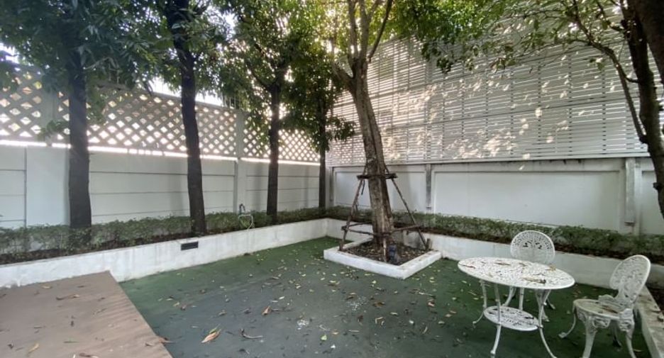 Apartamento en alquiler y en venta de 4 habitaciones en Huai Khwang, Bangkok