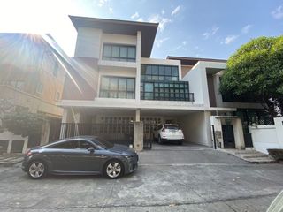 Apartamento en alquiler y en venta de 4 habitaciones en Huai Khwang, Bangkok