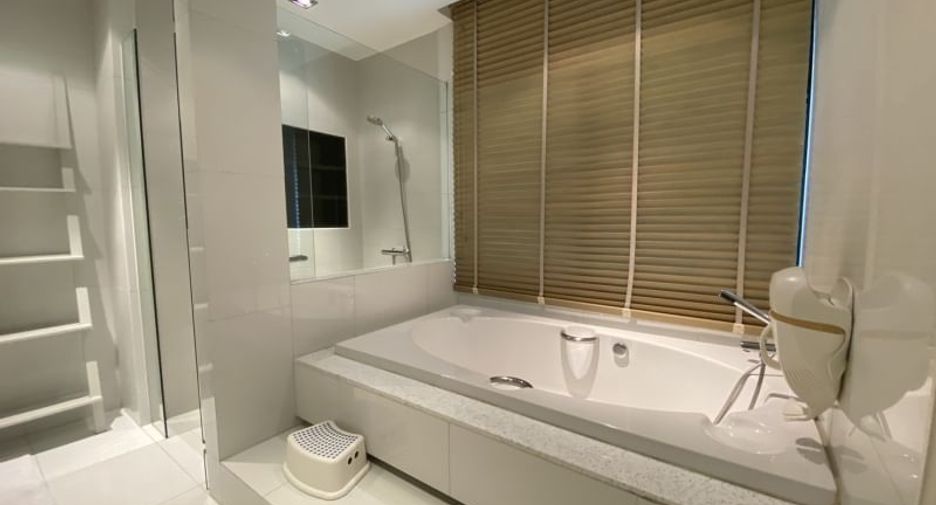 Apartamento en alquiler y en venta de 4 habitaciones en Huai Khwang, Bangkok