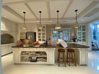 Apartamento en alquiler y en venta de 4 habitaciones en Huai Khwang, Bangkok