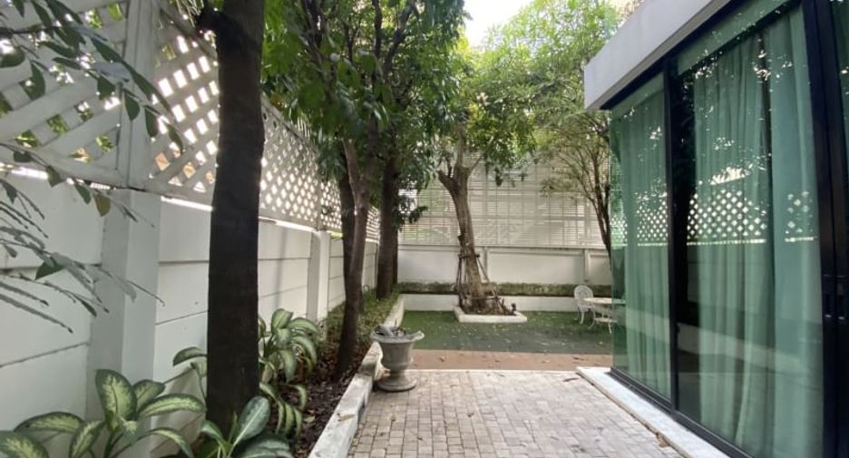 Apartamento en alquiler y en venta de 4 habitaciones en Huai Khwang, Bangkok