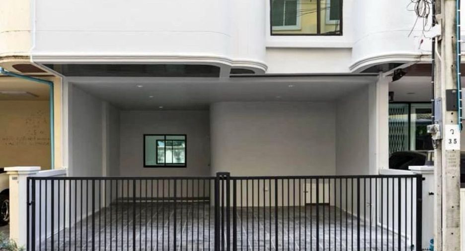 For rent and for sale 5 bed townhouse in Khlong San, Bangkok