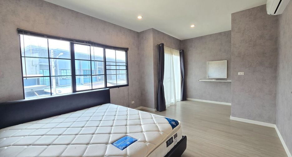 For sale 4 bedrooms townhouse in Mueang Pathum Thani, Pathum Thani