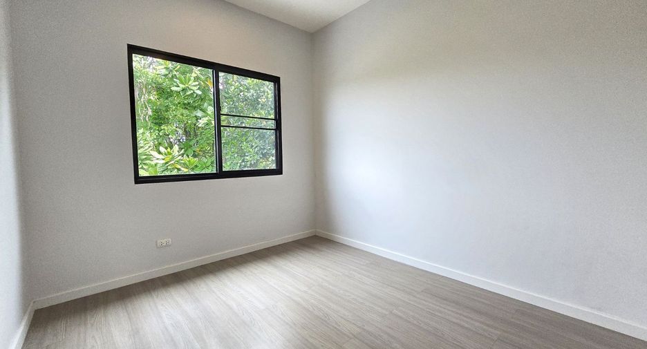 For sale 4 bedrooms townhouse in Mueang Pathum Thani, Pathum Thani