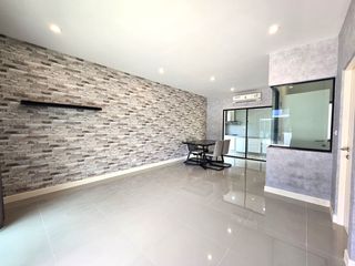 For sale 4 bedrooms townhouse in Mueang Pathum Thani, Pathum Thani