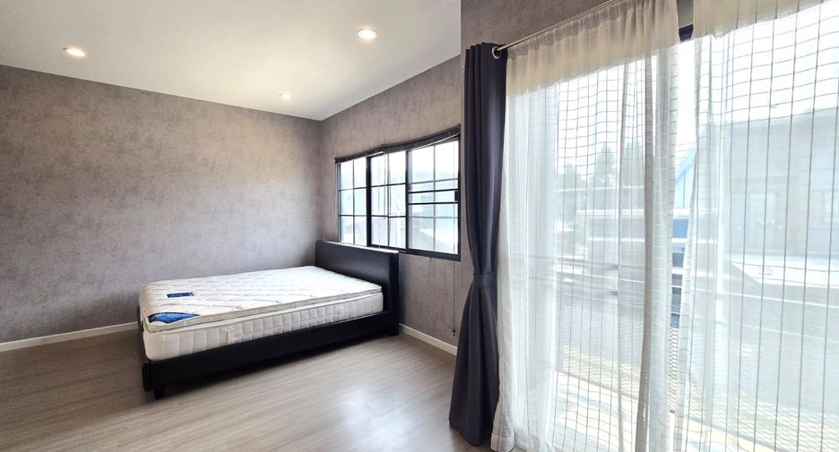For sale 4 bedrooms townhouse in Mueang Pathum Thani, Pathum Thani