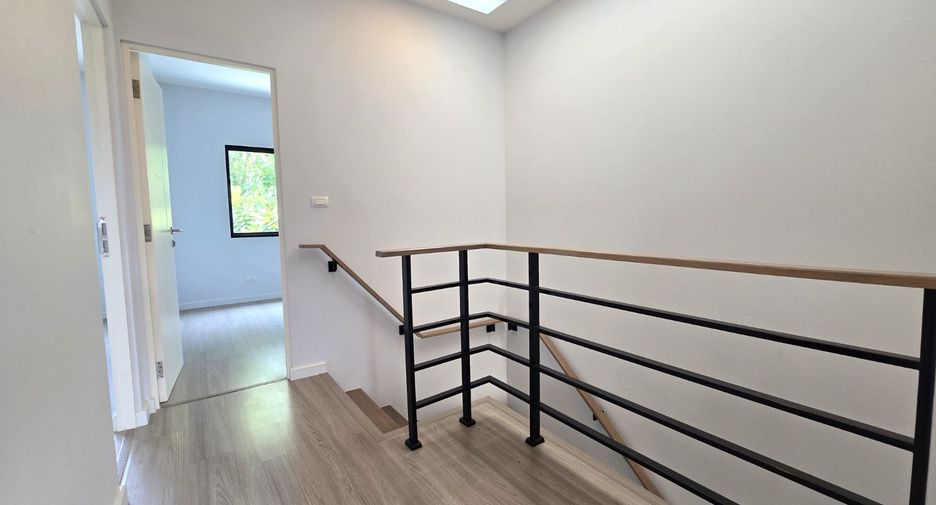For sale 4 bedrooms townhouse in Mueang Pathum Thani, Pathum Thani