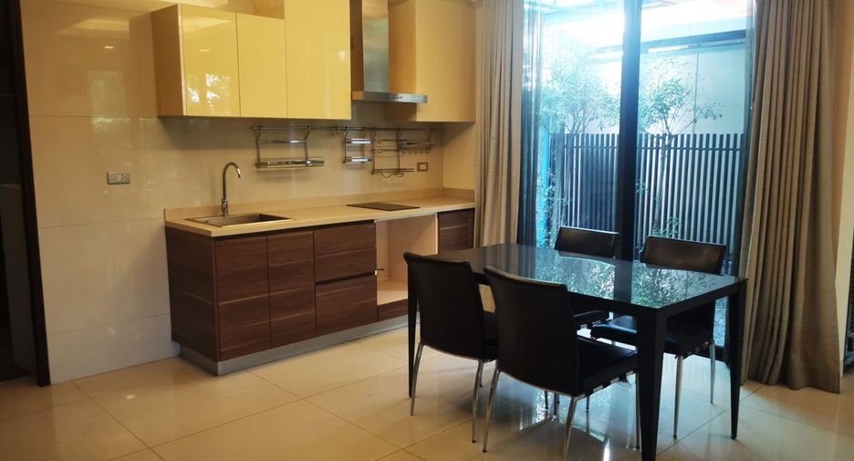 For sale studio house in Yan Nawa, Bangkok