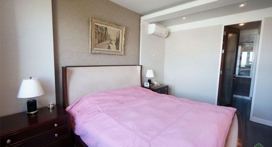 For sale 3 bedrooms condo in Yan Nawa, Bangkok