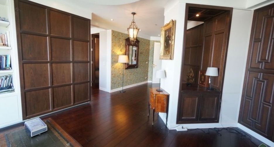 For sale 3 bedrooms condo in Yan Nawa, Bangkok