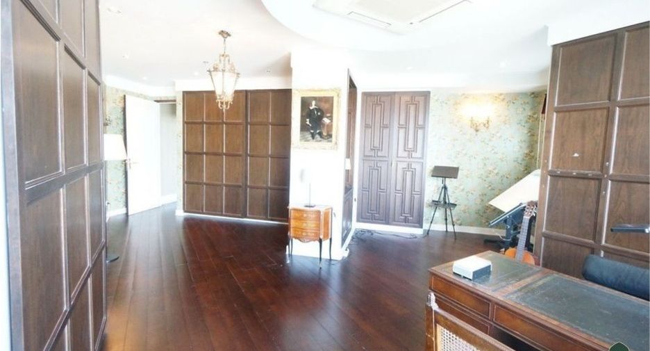 For sale 3 bedrooms condo in Yan Nawa, Bangkok