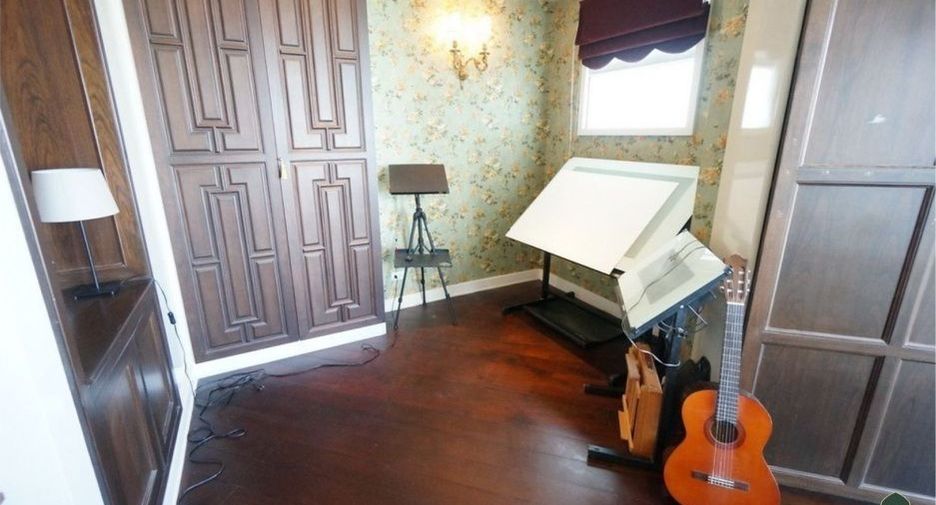 For sale 3 bedrooms condo in Yan Nawa, Bangkok