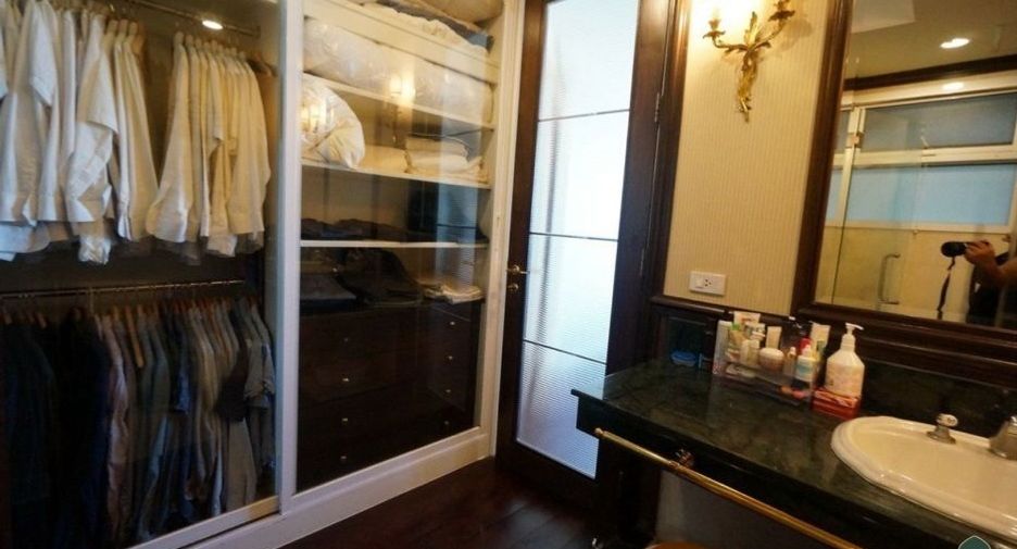 For sale 3 bedrooms condo in Yan Nawa, Bangkok