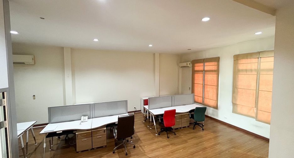 Oficina en venta de 3 habitaciones en Bang Na, Bangkok