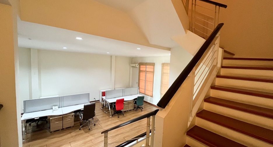 Oficina en venta de 3 habitaciones en Bang Na, Bangkok