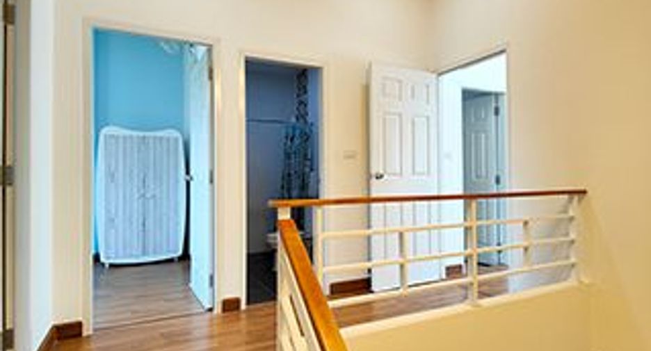 For sale 4 bedrooms townhouse in Khlong Sam Wa, Bangkok