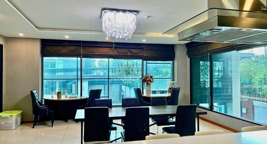 For sale 2 bedrooms condo in Phaya Thai, Bangkok