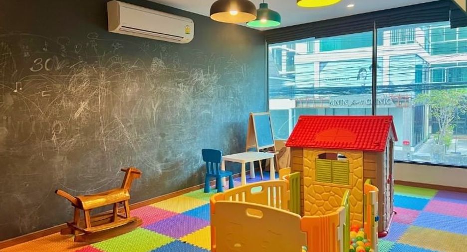 For sale 2 bedrooms condo in Phaya Thai, Bangkok