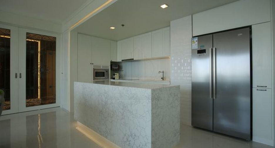 For sale 3 ベッドルーム condo in Yan Nawa, Bangkok