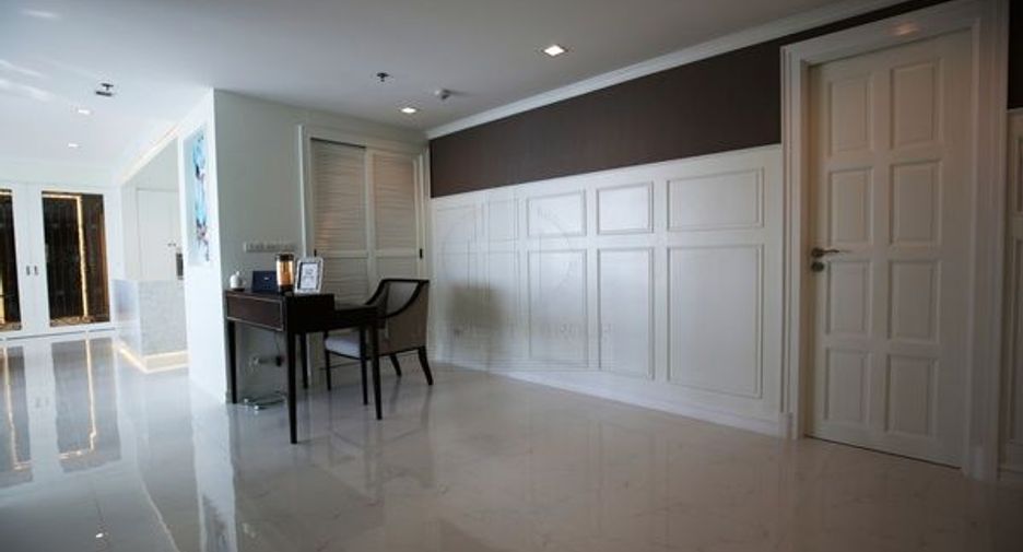 For sale 3 ベッドルーム condo in Yan Nawa, Bangkok