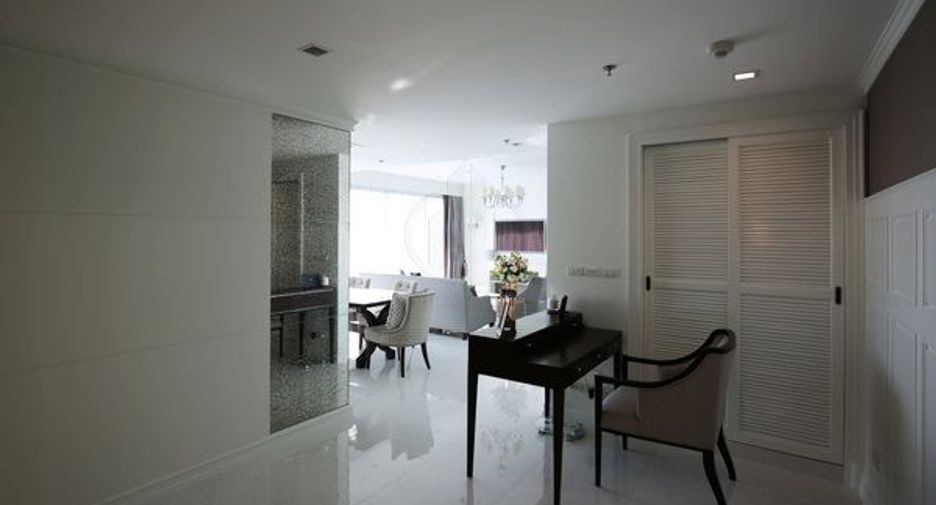 For sale 3 ベッドルーム condo in Yan Nawa, Bangkok