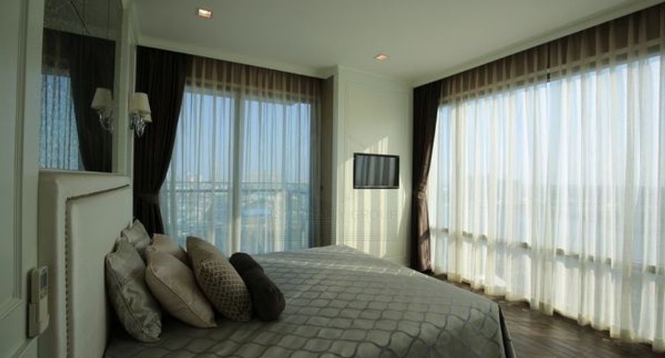 For sale 3 ベッドルーム condo in Yan Nawa, Bangkok