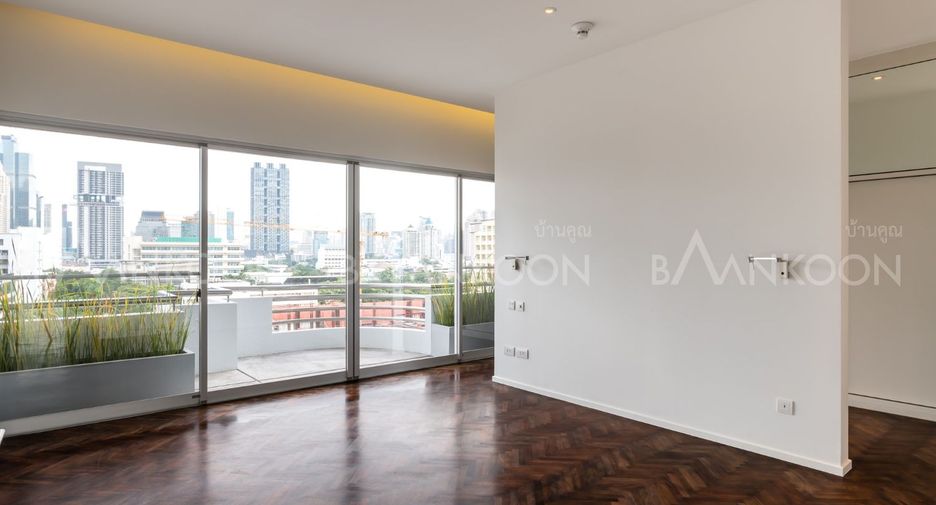 For rent 4 bedrooms apartment in Sathon, Bangkok