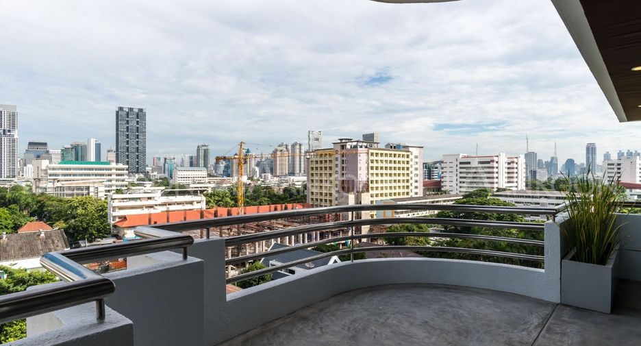 For rent 4 bedrooms apartment in Sathon, Bangkok