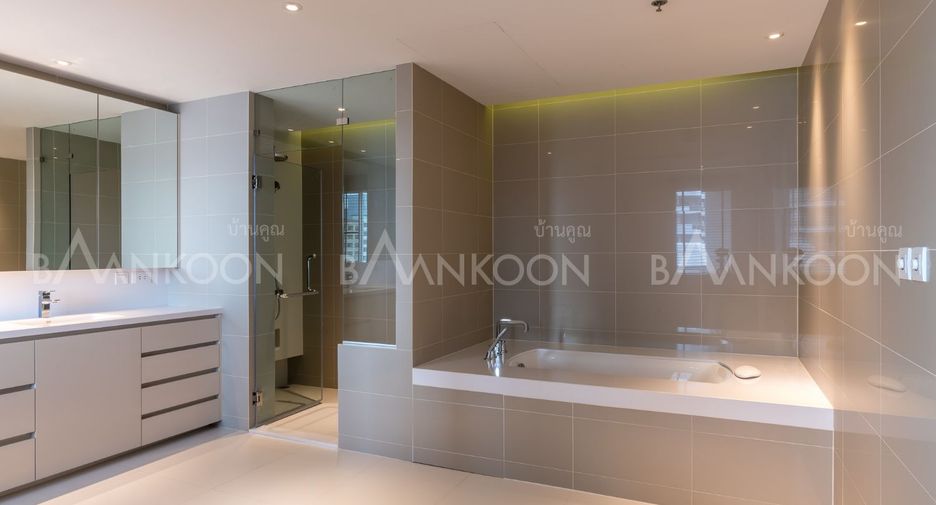 For rent 4 bedrooms apartment in Sathon, Bangkok