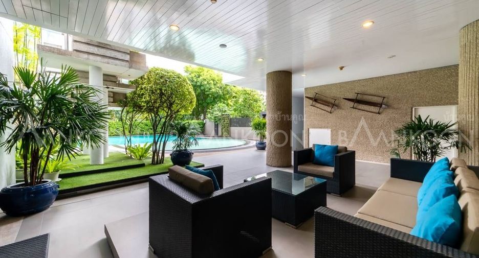 For rent 4 bedrooms apartment in Sathon, Bangkok