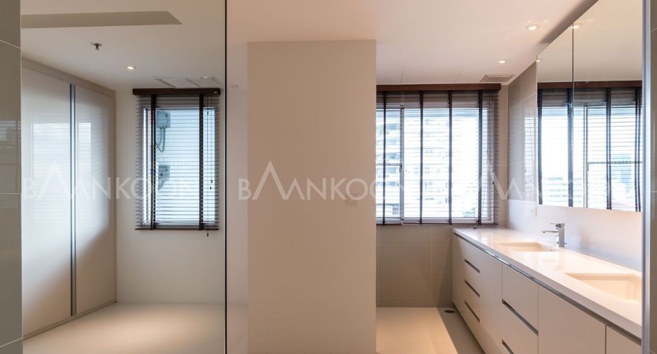 For rent 4 bedrooms apartment in Sathon, Bangkok
