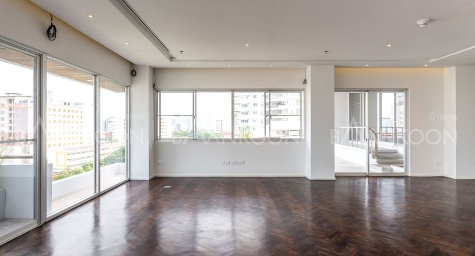 For rent 4 bedrooms apartment in Sathon, Bangkok