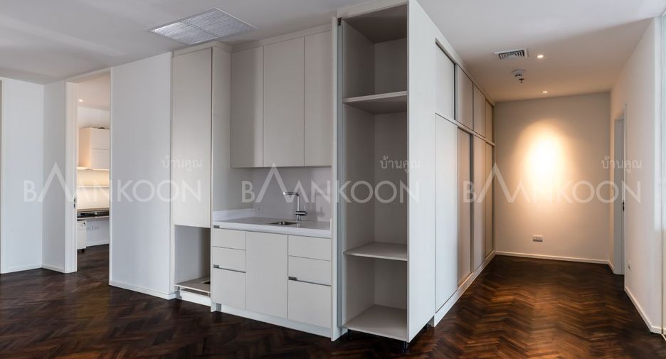 For rent 4 bedrooms apartment in Sathon, Bangkok