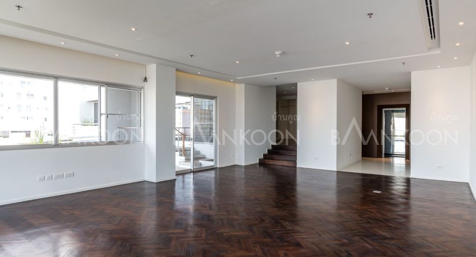 For rent 4 bedrooms apartment in Sathon, Bangkok