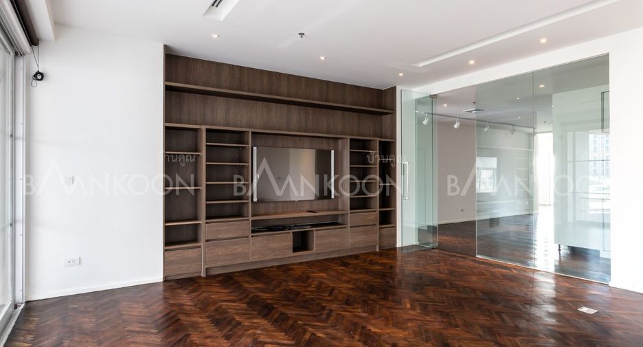 For rent 4 bedrooms apartment in Sathon, Bangkok
