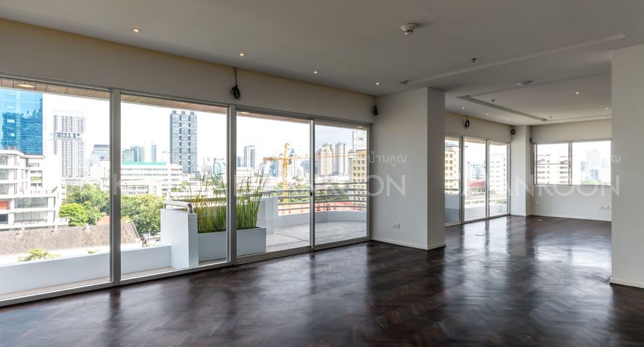 For rent 4 bedrooms apartment in Sathon, Bangkok